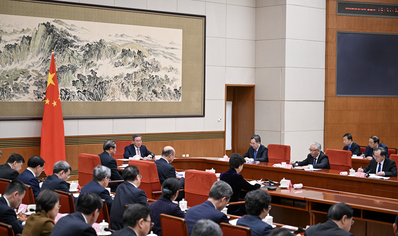 李强主持召开国务院第三次全体会议 讨论《qy球友会工作报告》稿 对做好开年工作进行动员