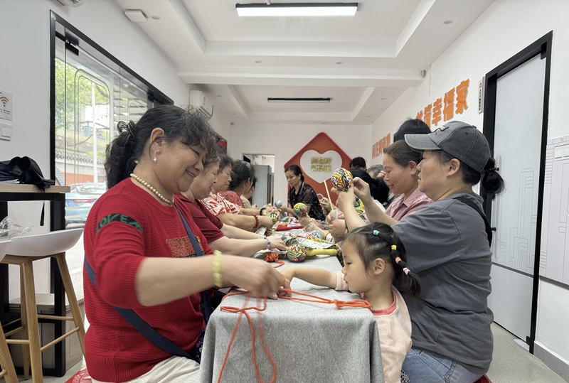 左家塘街道阿弥岭社区：清廉拂心间，“艾”意暖民情