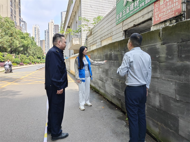 “危墙”变“新墙”，网格邻长为居民筑起安心墙
