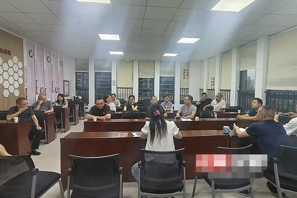 物业突然撤场，小区来了“红色管家团”